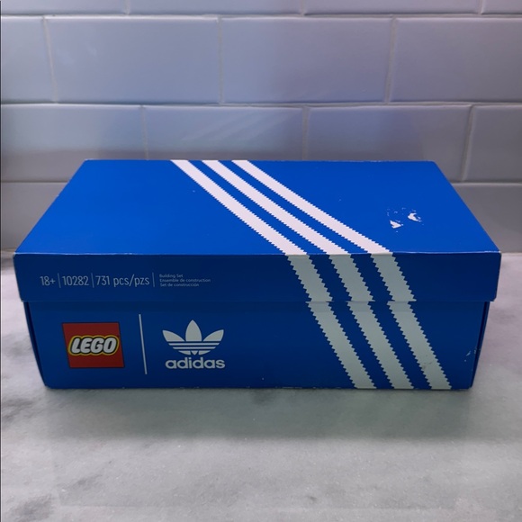 Lego Icons Adidas Superstar Building Set Black and White Retired New Unopened - Picture 4 of 7